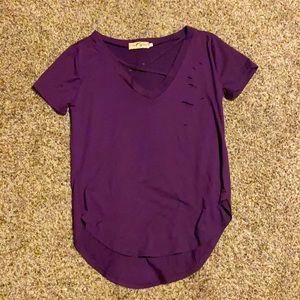 Distressed plum tee size M